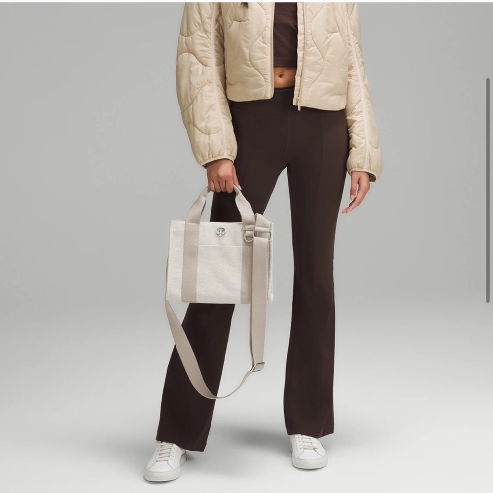 Lululemon Two Tone Canvas Tote Mini Bag 4.5L Mojave Tan/Light Ivory NWT - Picture 2 of 8